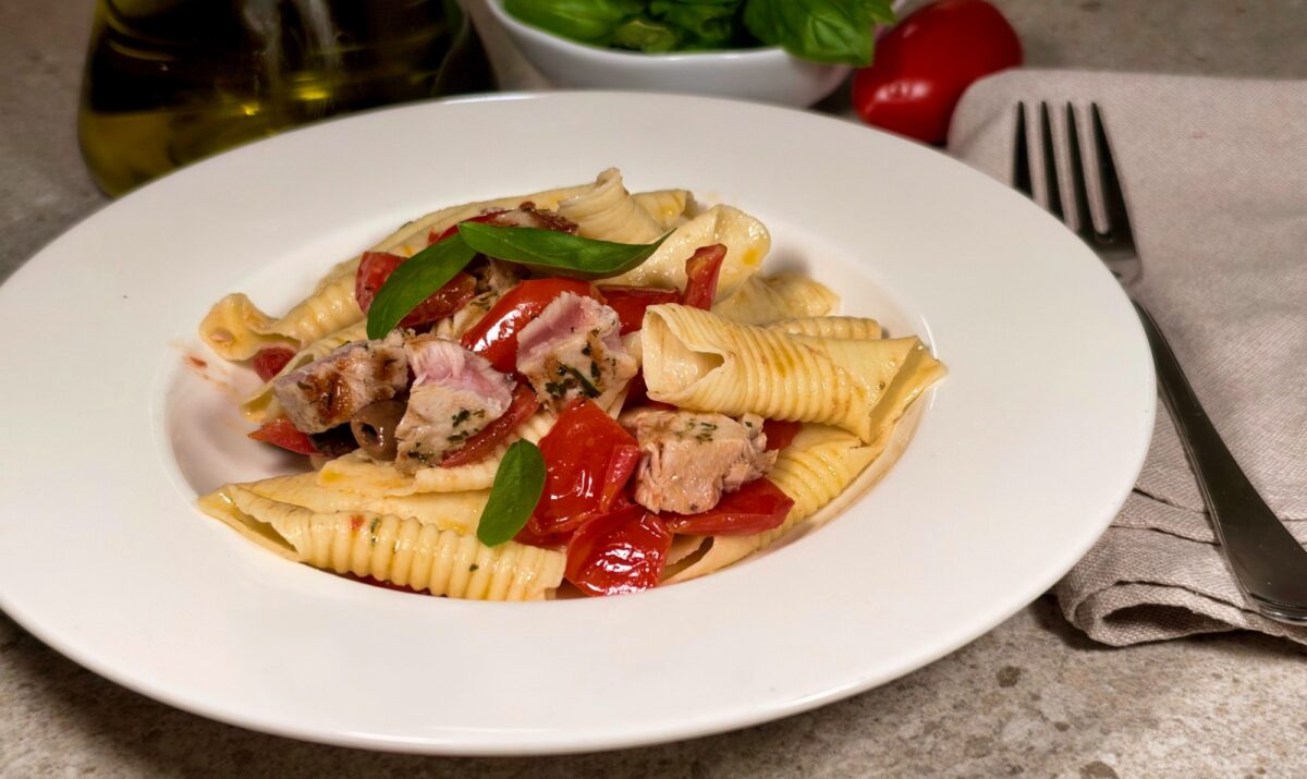 Seared tuna garganelli with cherry tomatoes and Riviera olives